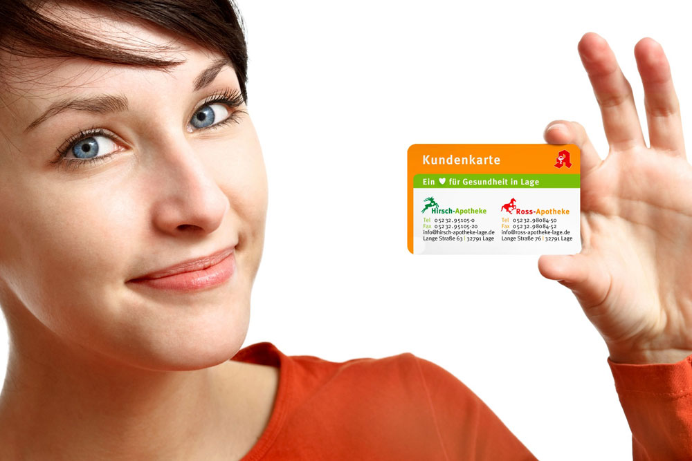Bild - Person mit Kundenkarte in der Hand